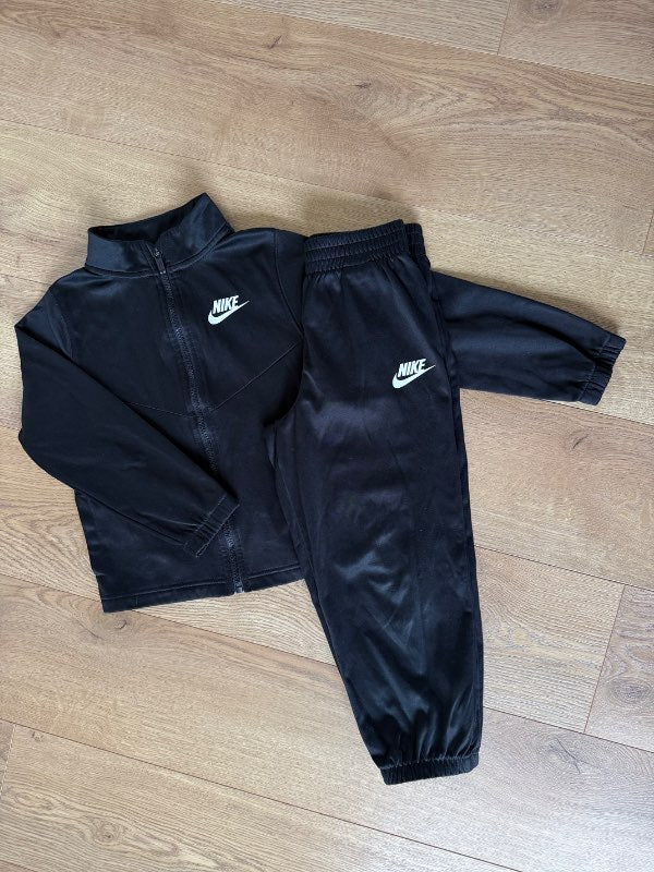 Nike sett svart