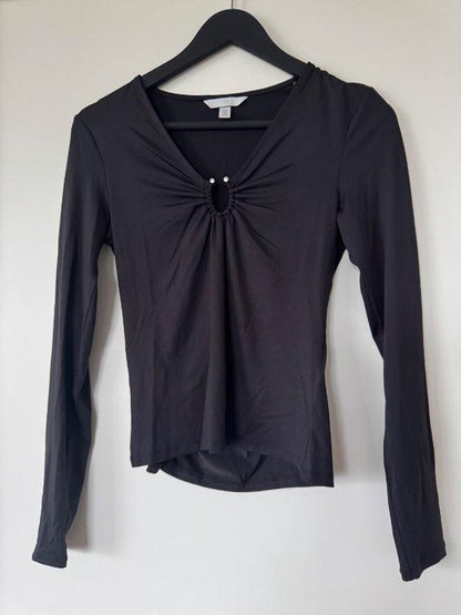 H&M svört peysa með skeifu