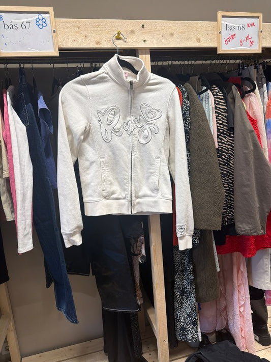 Hvít urban outfitters peysa