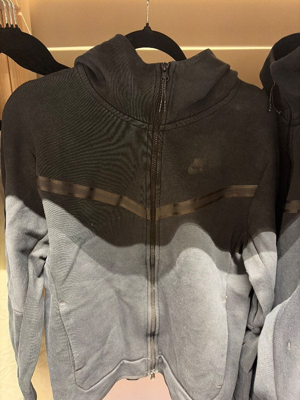 Nike tech peysa