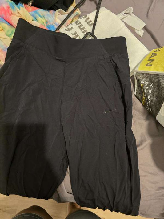 ÓnotaðarNike dry fit buxur