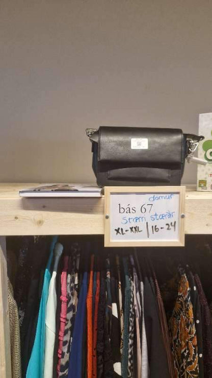 Svart veski Lindex
