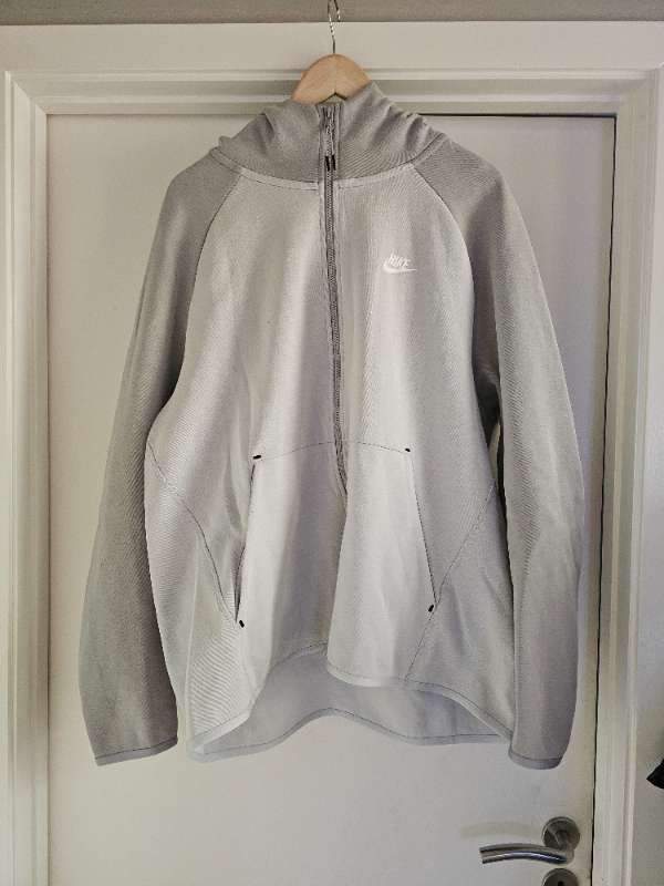 Nike grá/ rennd hettupeysa